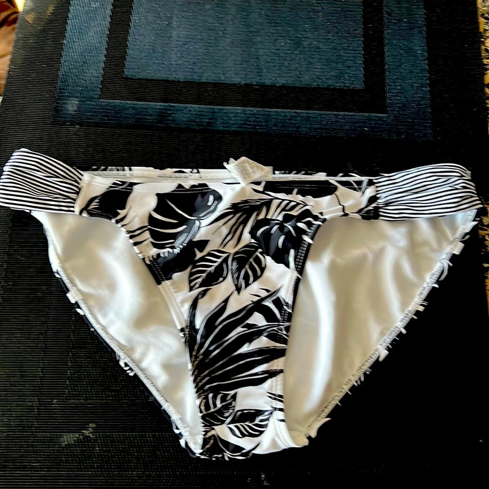 New Bikini bottom. Never worn